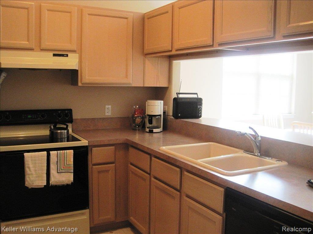 28806 Five Mile Road, Unit 1 Livonia, MI 48154 - Photo 6 of 13 Kitchen