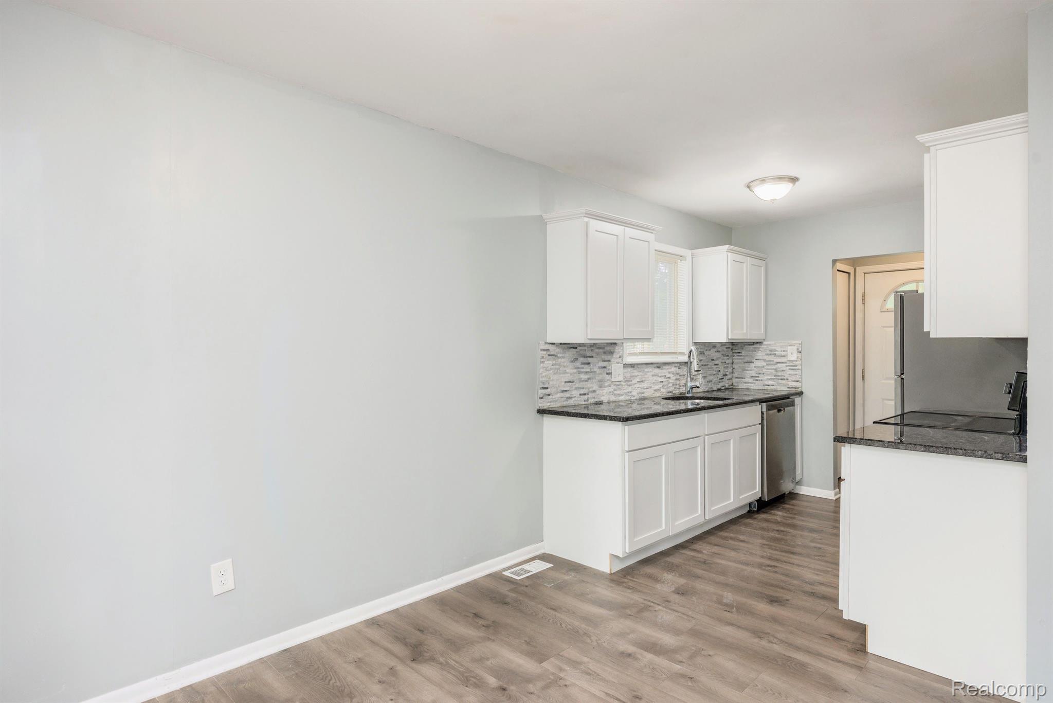 35247 Wick Road Romulus, MI 48174 - Photo 9 of 34 Gallery Image 9