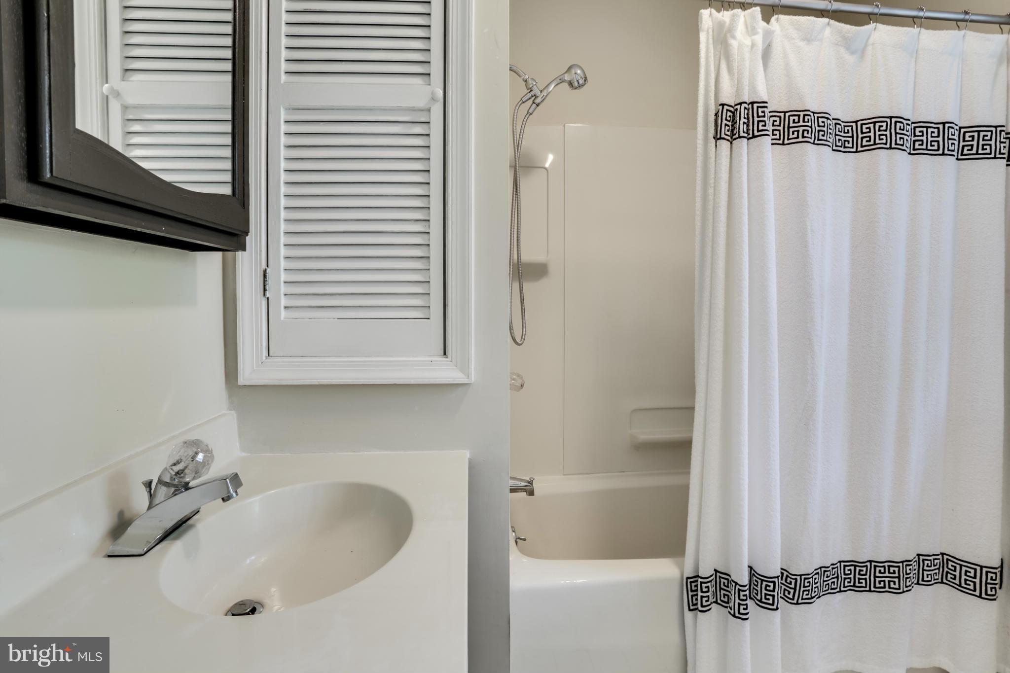 9235 Log Chain Road Columbia, MD 21045 - Photo 21 of 30 Bath