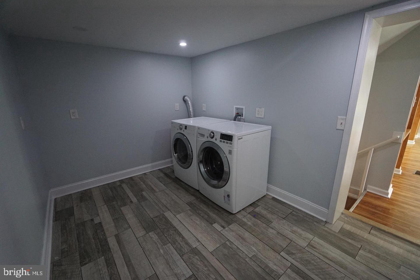 121 Walnut Avenue Croydon, PA 19021 - Photo 23 of 32 Laundry room