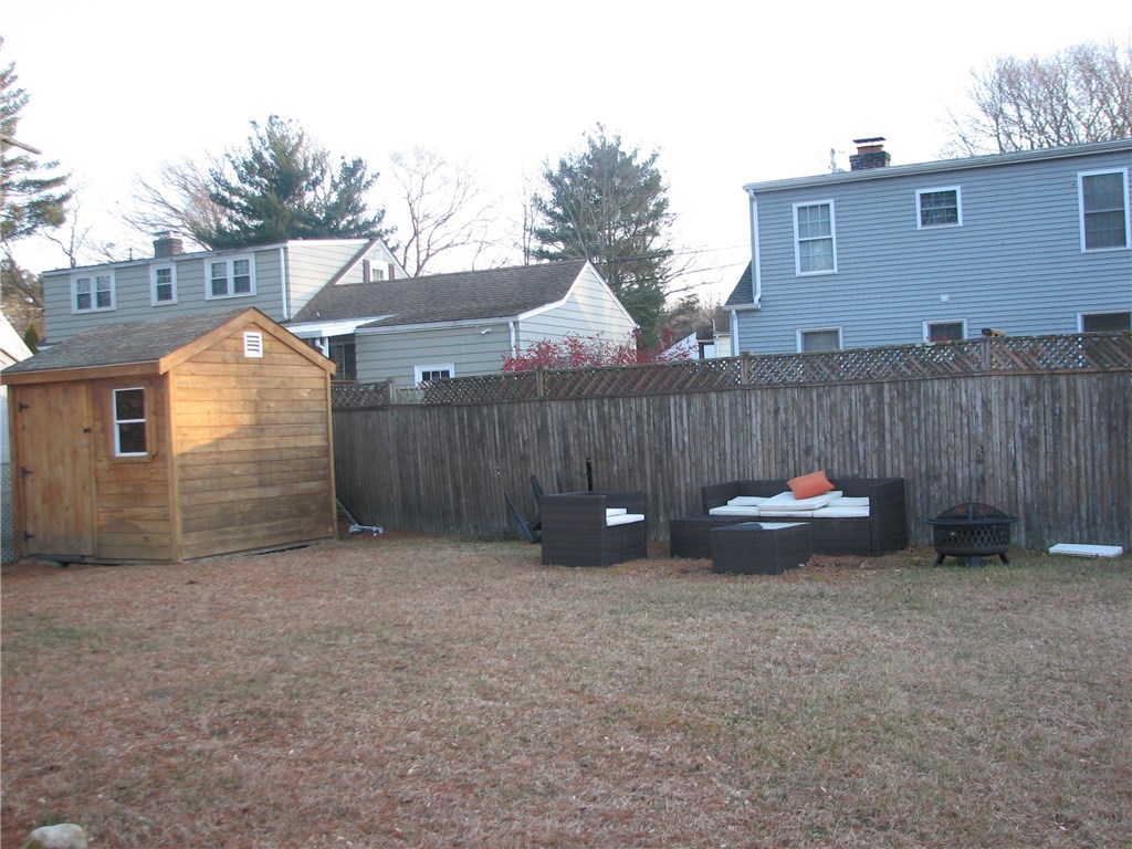 8 Lark Road Smithfield, RI 02828 - Photo 4 of 30