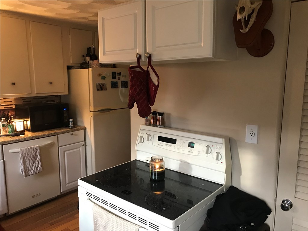 8 Lark Road Smithfield, RI 02828 - Photo 8 of 30