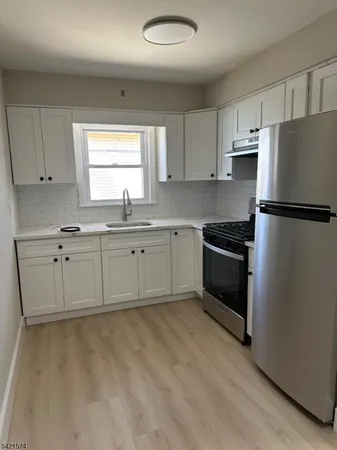 $1,900 | 78 Burnett Avenue, Unit 80B, Maplewood, NJ 07040