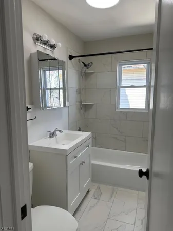 $1,900 | 78 Burnett Avenue, Unit 80B, Maplewood, NJ 07040