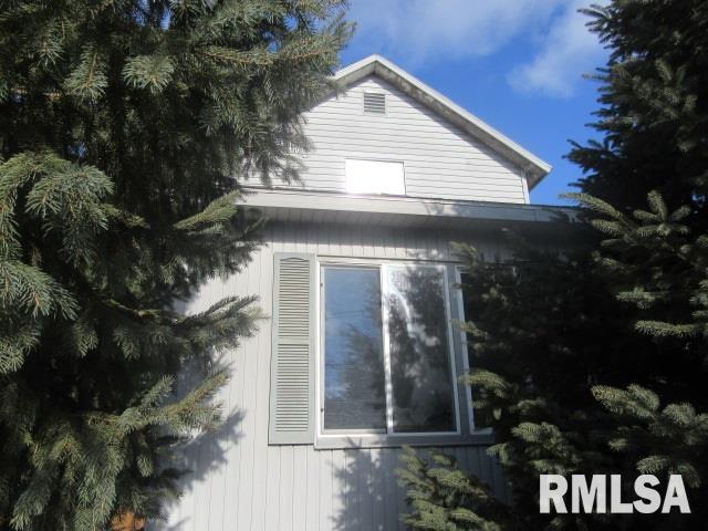 430 Locust Place Clinton, IA 52732 - Photo 1 of 8 Gallery Image 1