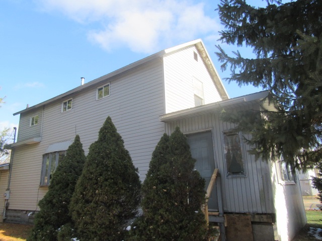 430 Locust Place Clinton, IA 52732 - Photo 2 of 8 Gallery Image 2