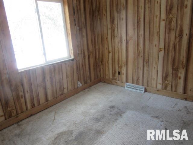 430 Locust Place Clinton, IA 52732 - Photo 5 of 8 Gallery Image 5