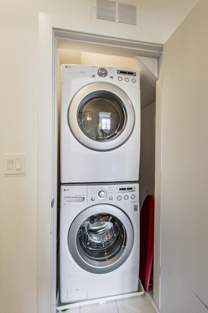 1944 West Thomas Street, Unit 2 Chicago, IL 60622 - Photo 21 of 28 a utility room with dryer and washer