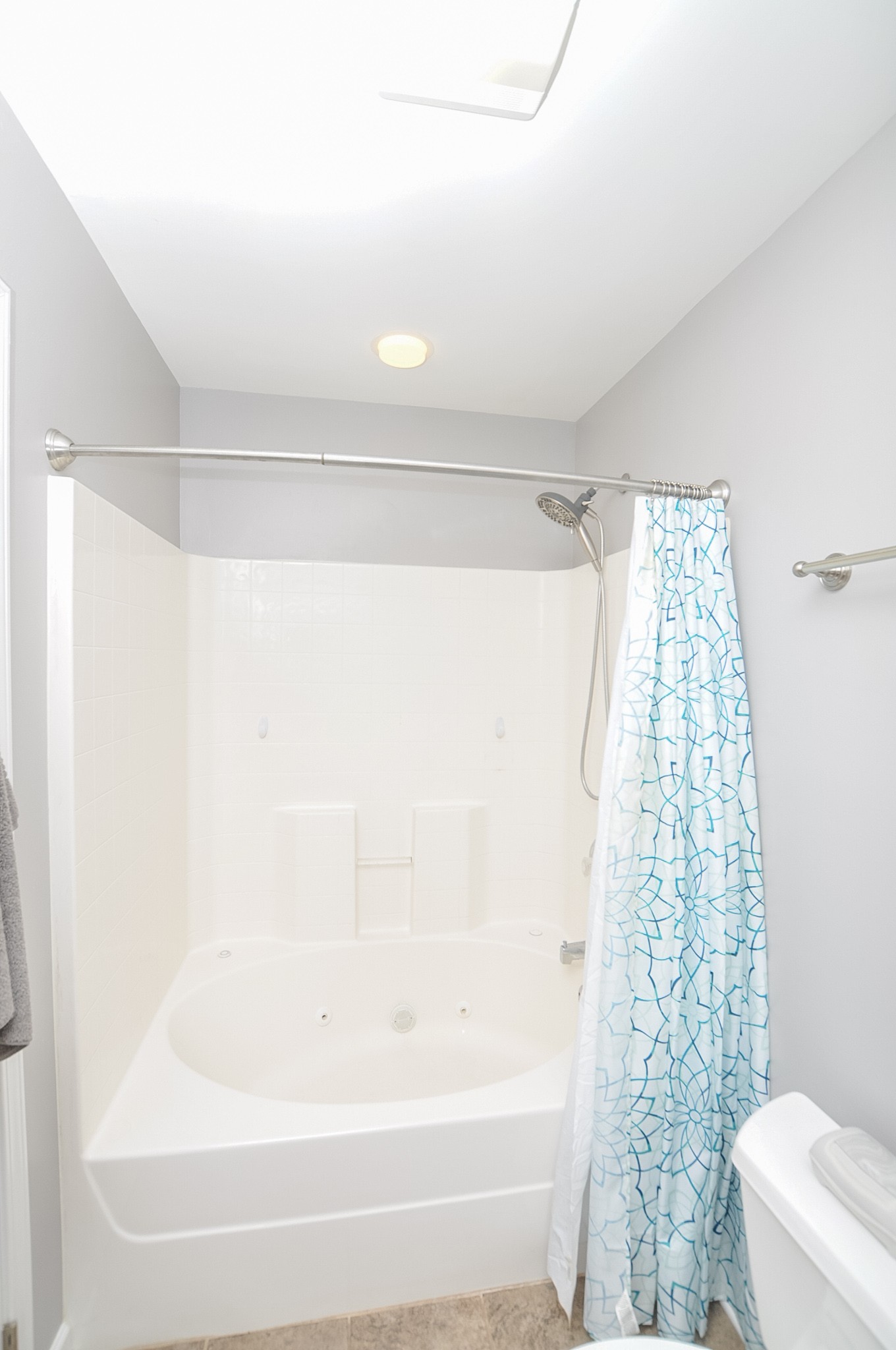 596 Windy Road Mount Juliet, TN 37122 - Photo 14 of 34 a bathroom with a bathtub and shower