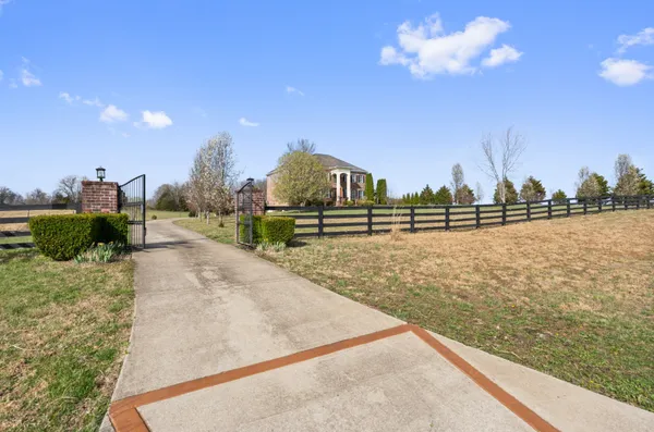 $1,535,000 | 8288 Guthrie Road, Cross Plains, TN 37049