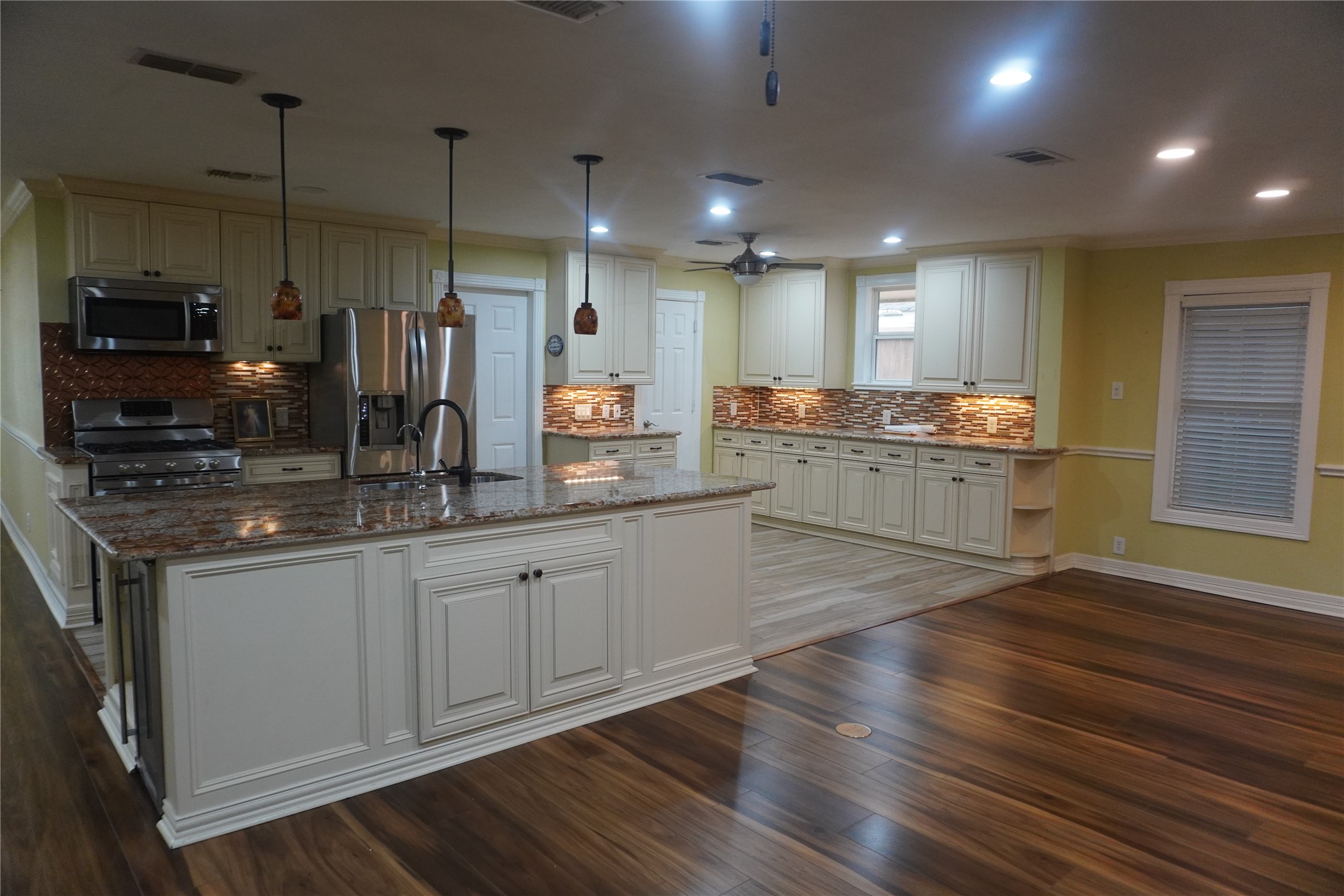 7506 Dearborn Street Houston, TX 77055 - Photo 3 of 15