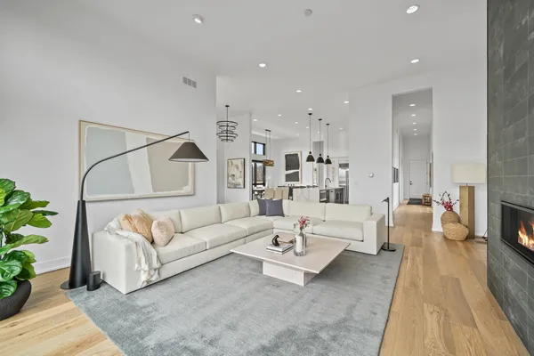 $1,825,000 | W4536 Lakeview Gln Drive, Geneva, WI 53147