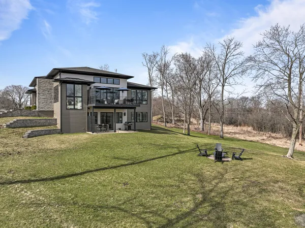 $1,825,000 | W4536 Lakeview Gln Drive, Geneva, WI 53147