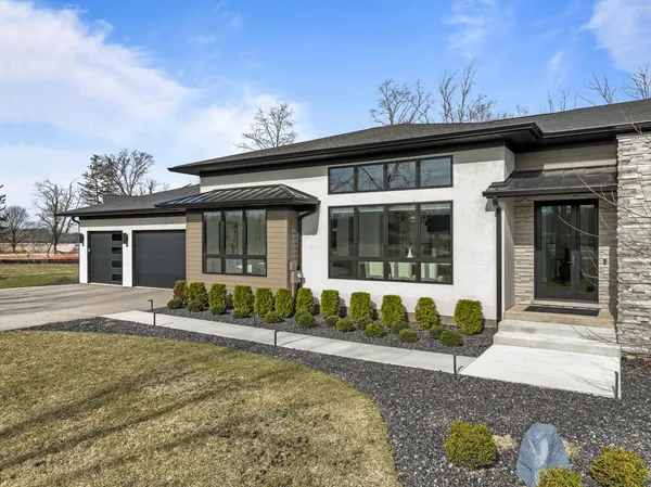 $1,825,000 | W4536 Lakeview Gln Drive, Geneva, WI 53147