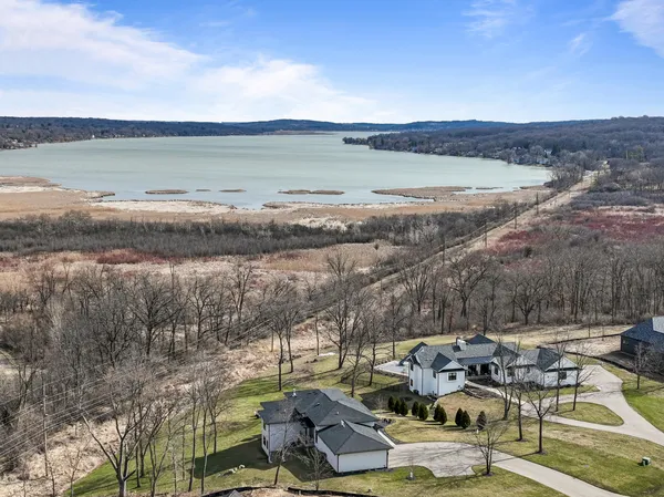 $1,825,000 | W4536 Lakeview Gln Drive, Geneva, WI 53147