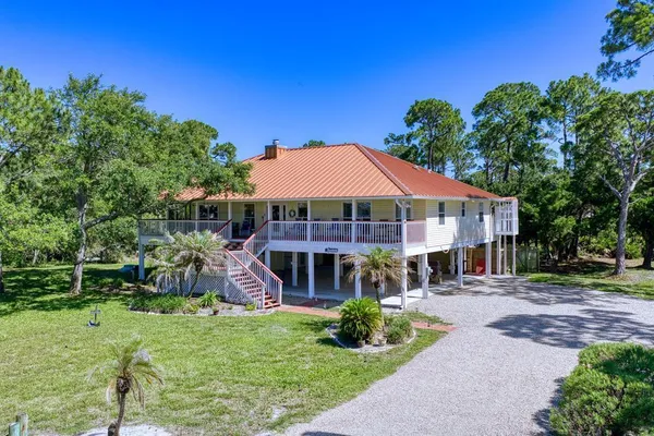 $800,000 | 332 Cook Street, St. George Island, FL 32328