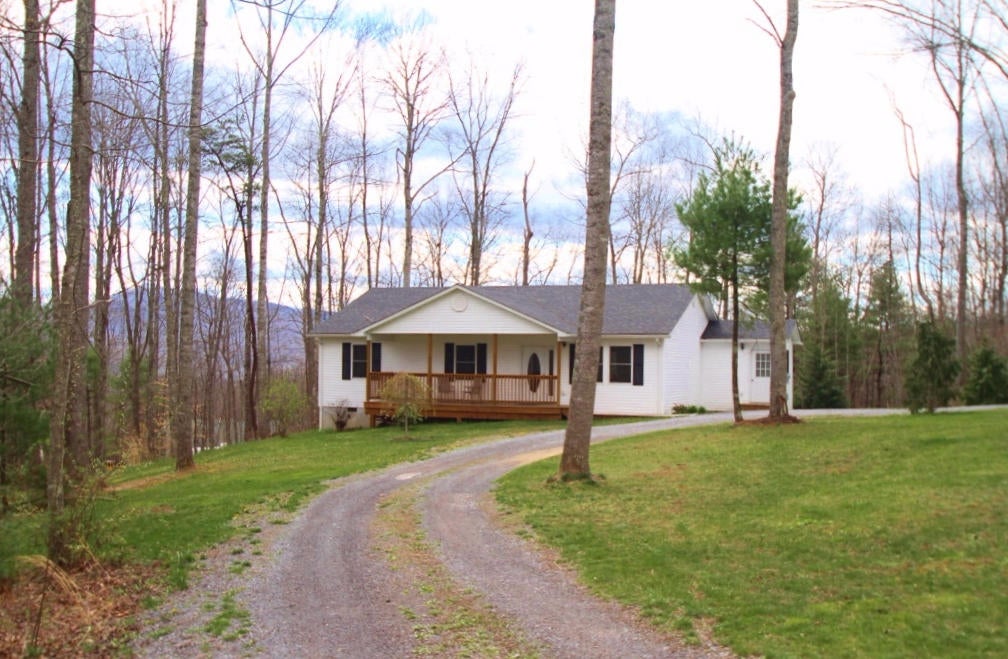 1700 Stone House Road Caldwell, WV 24925 - Photo 42 of 43 Gallery Image 42