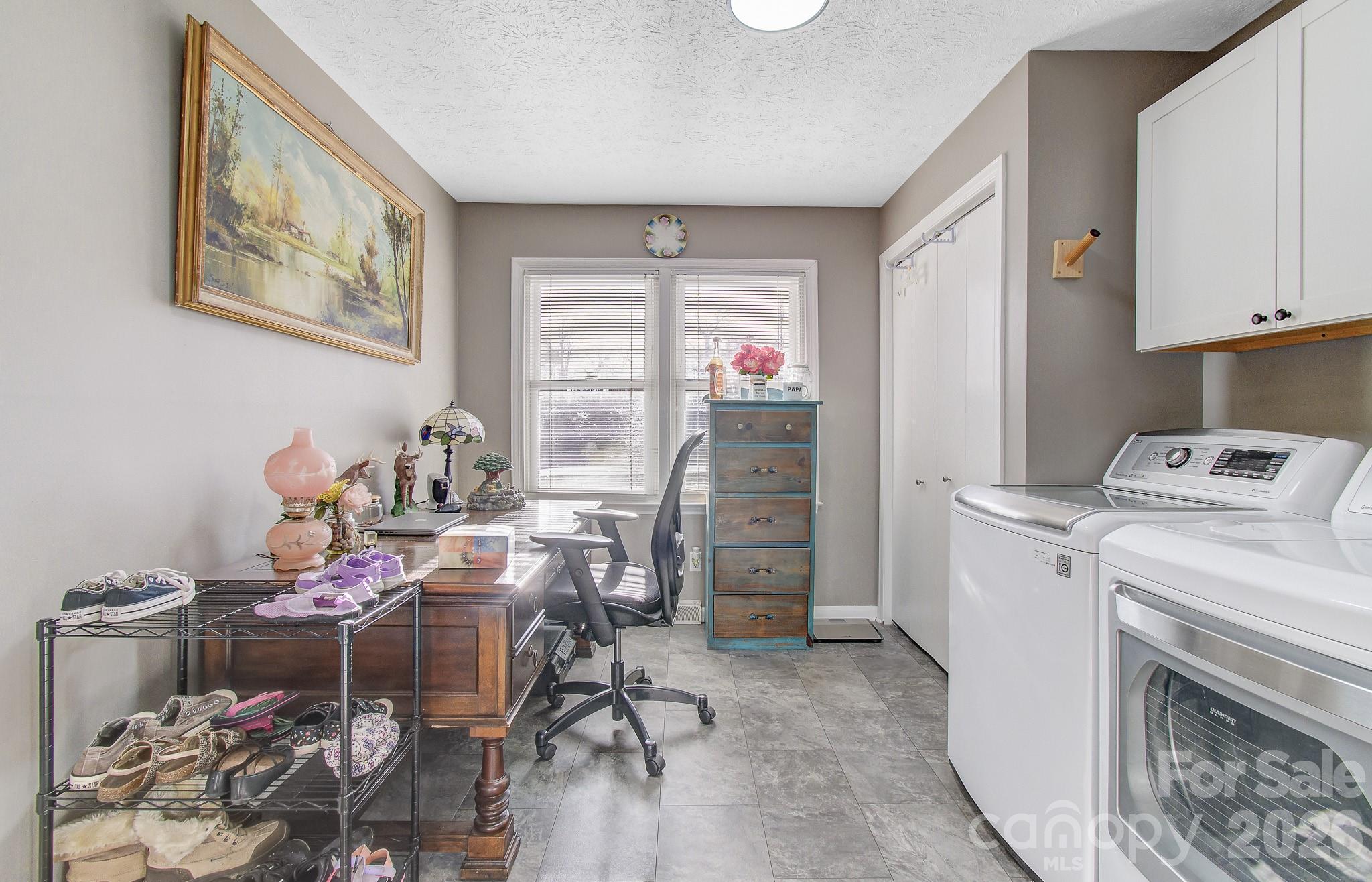 308 London Road Hendersonville, NC 28739 - Photo 21 of 28 Gallery Image 21