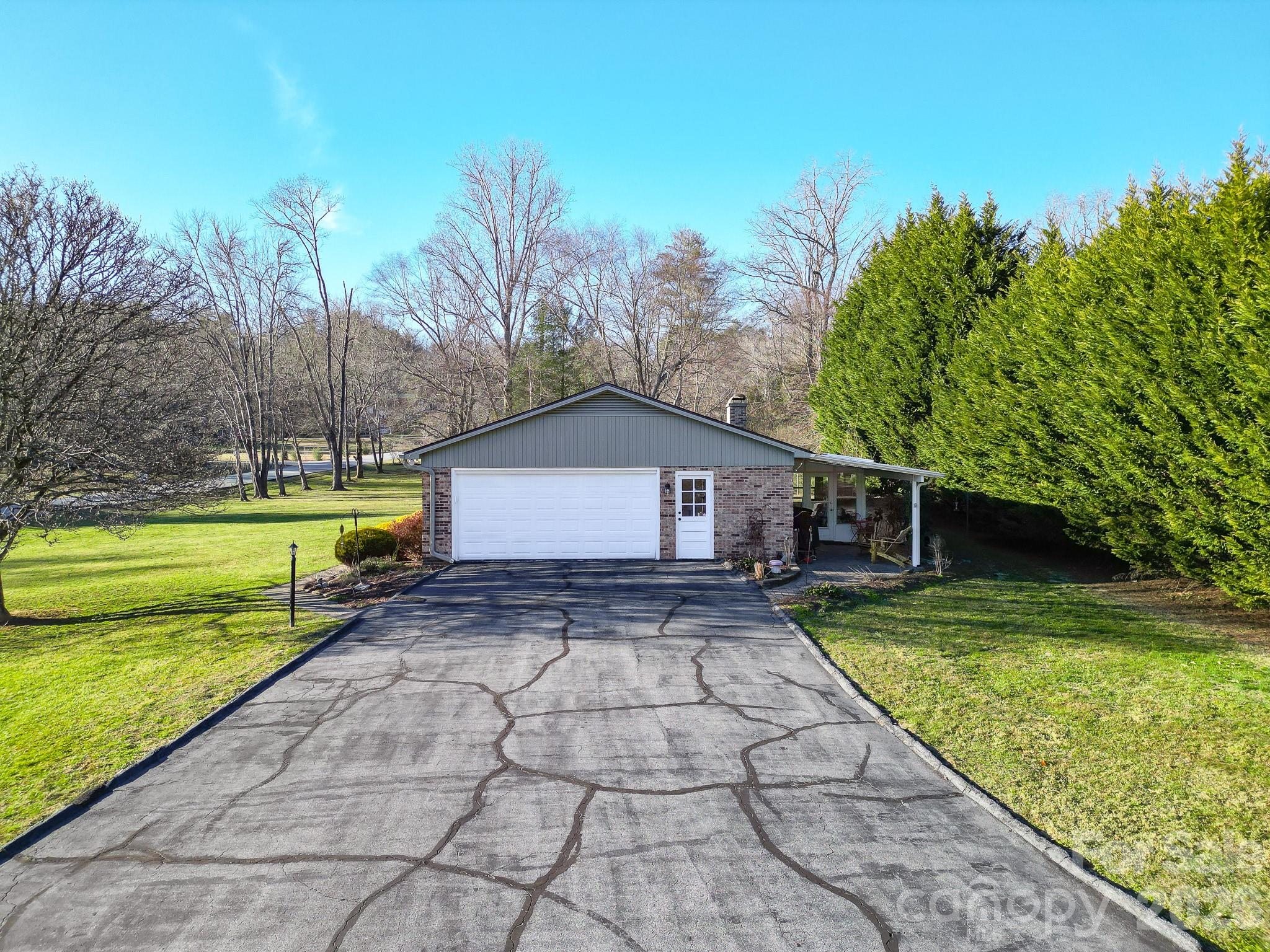 308 London Road Hendersonville, NC 28739 - Photo 3 of 28 Gallery Image 3