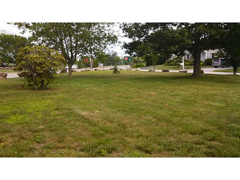 9 Schoolhouse Road Narragansett, RI 02882 - Photo 7 of 7 Yard/Garden.