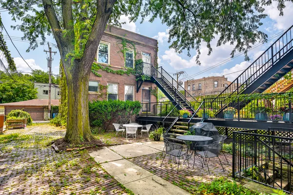 $2,000 | 1337 West Flournoy Street, Unit 2R, Chicago, IL 60607
