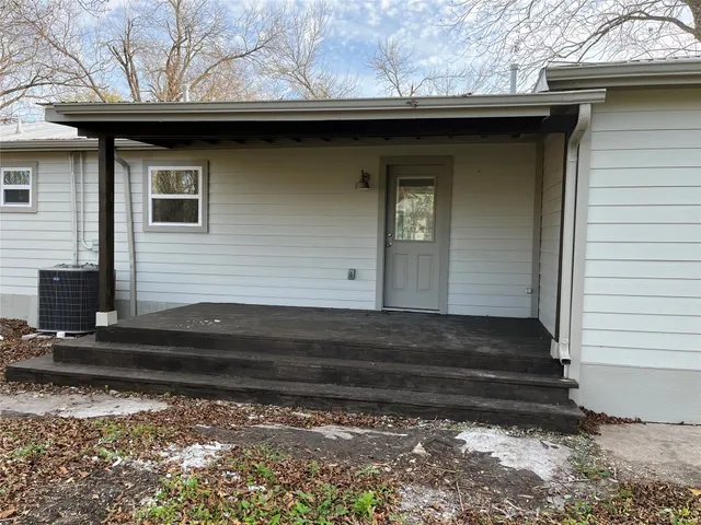 $1,750 | 1100 Wallace Street, Taylor, TX 76574