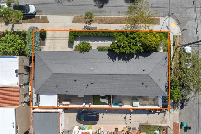 a view of a pathway with a yard