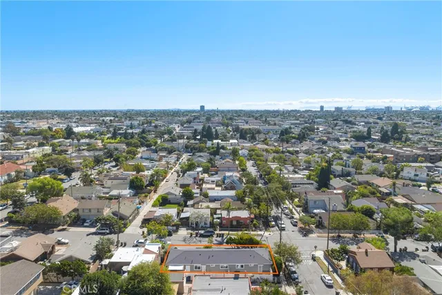 a picture of a wall with a white wall and next to a white wall