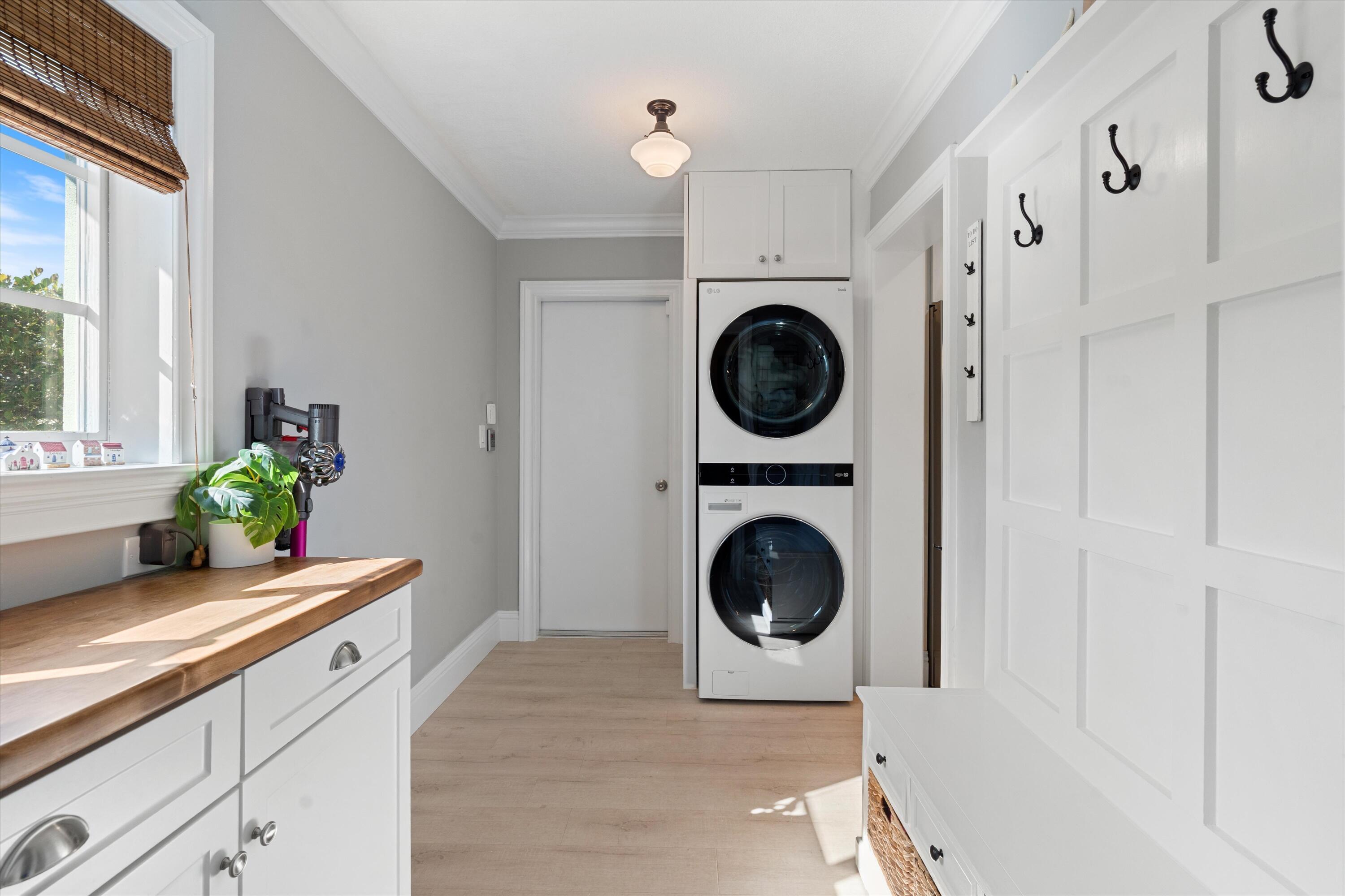 370 Northeast 32nd Street Boca Raton, FL 33431 - Photo 24 of 39 Laundry Room