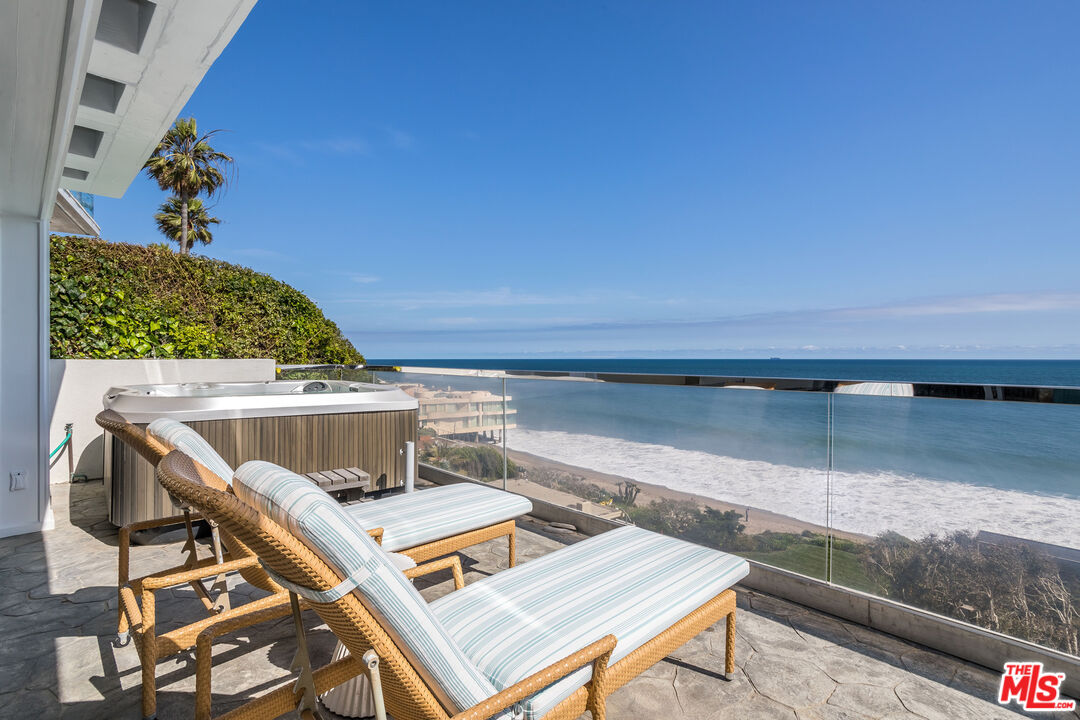 31658 Broad Beach Road Malibu, CA 90265 - Photo 35 of 50 a living room with a couch