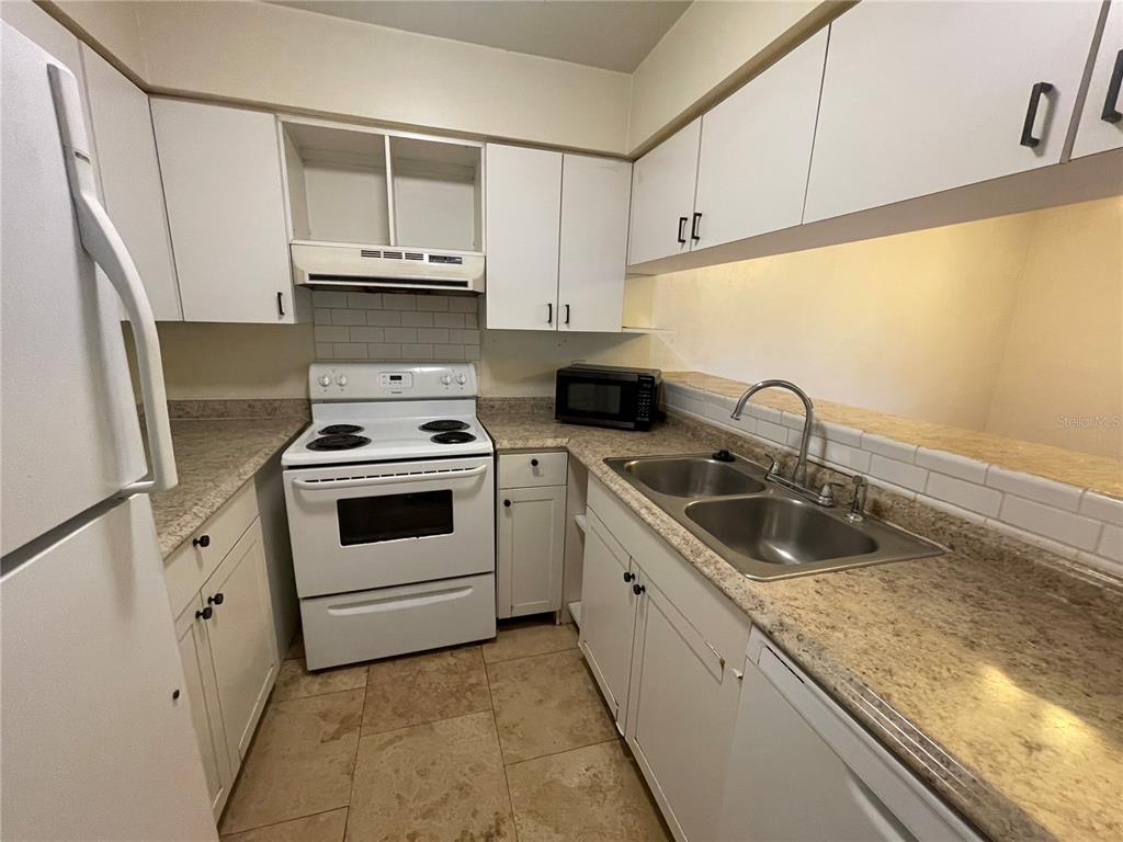 2735 Southwest 35th Place, Unit 1607 Gainesville, FL 32608 - Photo 4 of 14