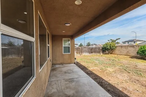 a view of back yard of the house