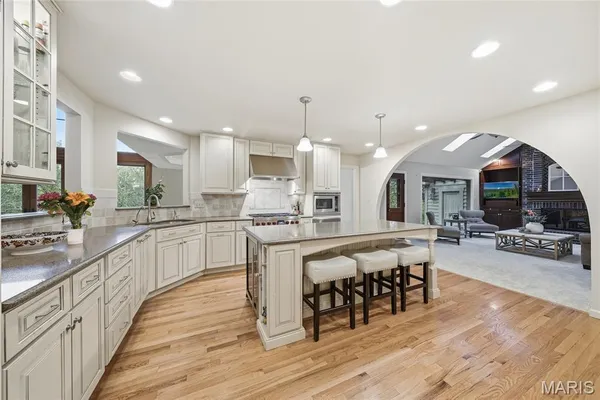 $1,715,000 | 311 Larimore Valley Drive, Wildwood, MO 63005