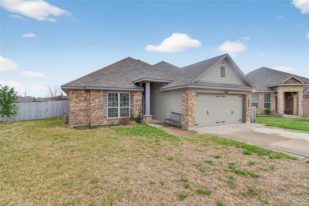 3929 Bravo Ranch Road Waco, TX 76705 - Photo 3 of 30