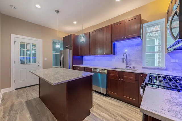 $675,000 | 35 North Mayfield Avenue, Chicago, IL 60644