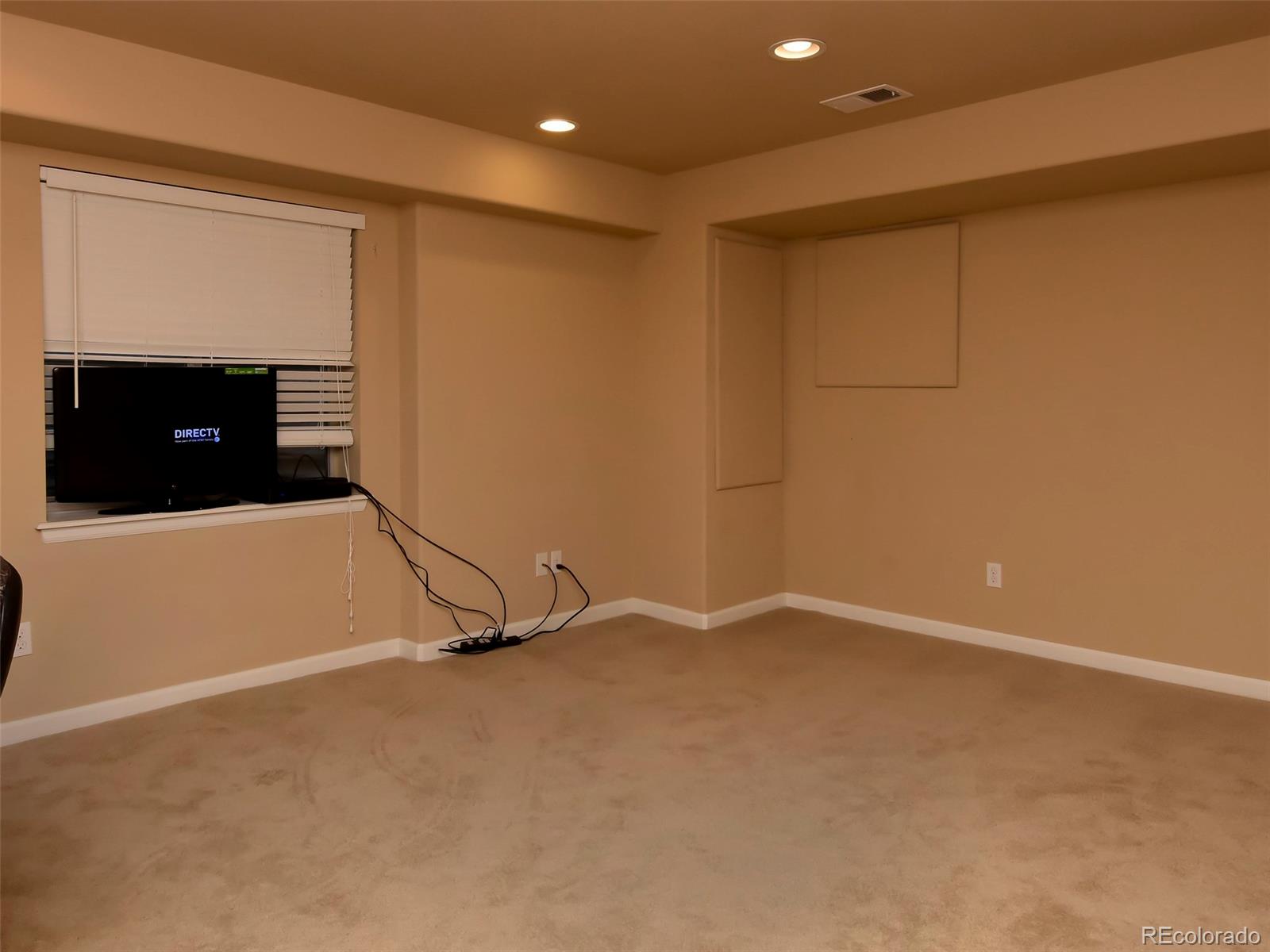 10926 Brooklawn Road Highlands Ranch, CO 80130 - Photo 19 of 25 a view of an empty room