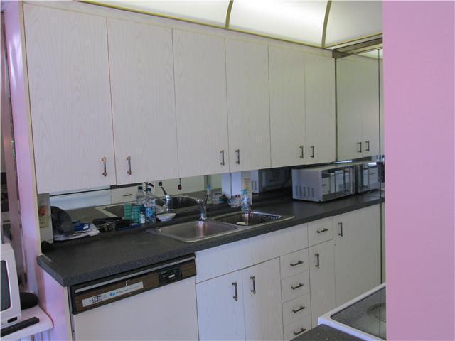 4096 Cornwall East Boca Raton, FL 33434 - Photo 3 of 19 Kitchen