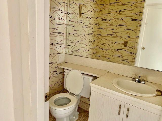 4096 Cornwall East Boca Raton, FL 33434 - Photo 9 of 19 1/2 Bathroom