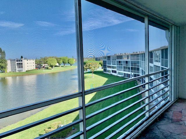 4096 Cornwall East Boca Raton, FL 33434 - Photo 10 of 19 Screen Patio w/Accordion Shutter