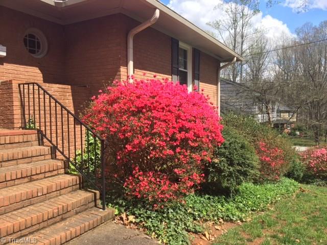 2921 St Claire Road Winston-Salem, NC 27106 - Photo 3 of 15 Gallery Image 3