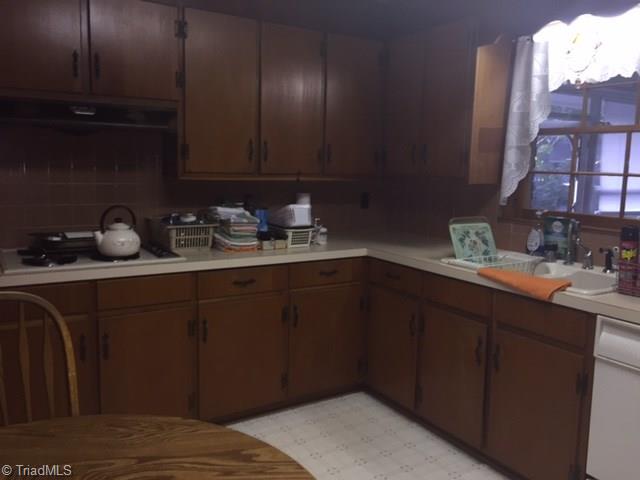 2921 St Claire Road Winston-Salem, NC 27106 - Photo 6 of 15 Gallery Image 6