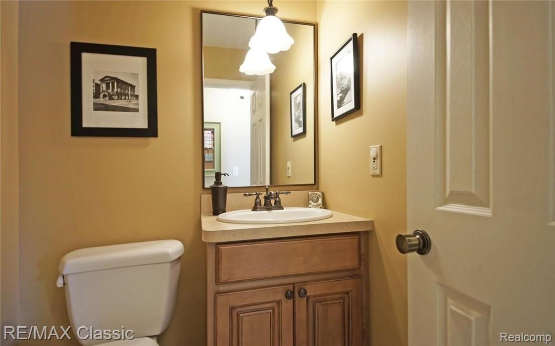 11799 Wildwing Road Plymouth, MI 48170 - Photo 13 of 26 13-photo-web-1680x1050-102703.jpg