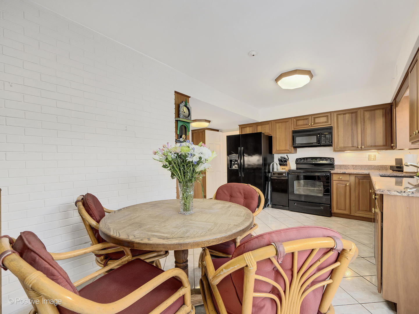 116 Rivershire Lane Lincolnshire, IL 60069 - Photo 11 of 27 a dining room with furniture and wooden floor