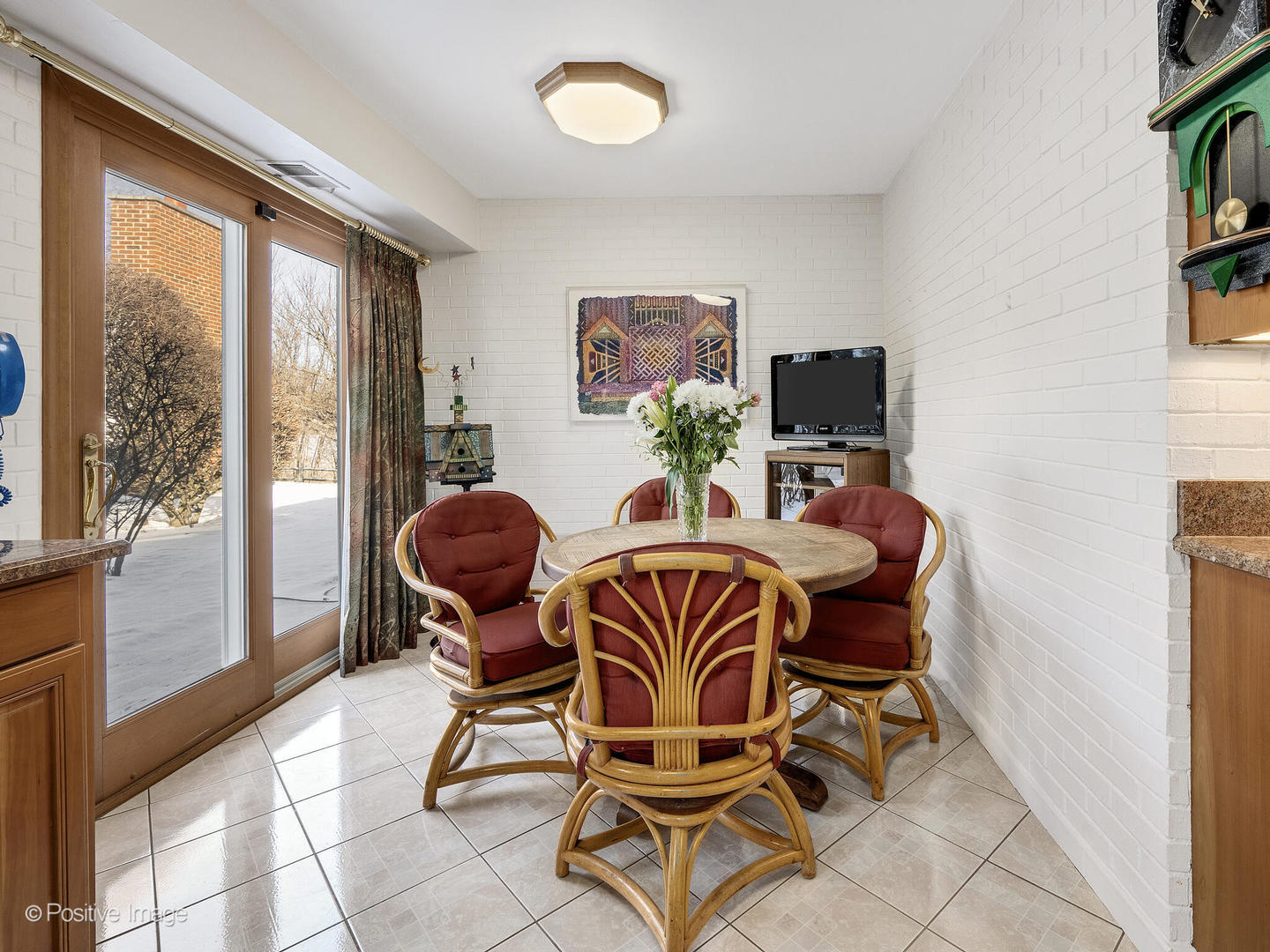 116 Rivershire Lane Lincolnshire, IL 60069 - Photo 12 of 27 a dining room with furniture and wooden floor