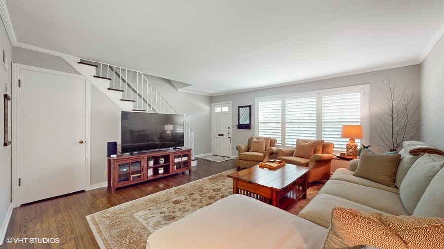 505 3rd Street Wilmette, IL 60091 - Photo 4 of 30 a living room with furniture and a flat screen tv