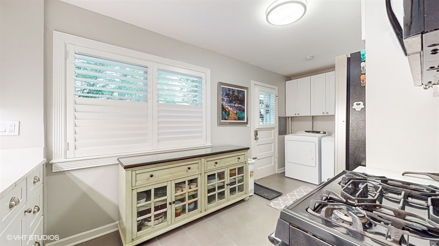 505 3rd Street Wilmette, IL 60091 - Photo 9 of 30 a kitchen with a stove and a refrigerator