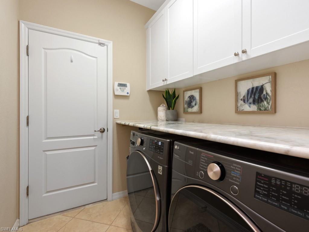 3913 Sapphire Way Naples, FL 34114 - Photo 20 of 32 a utility room with dryer and washer