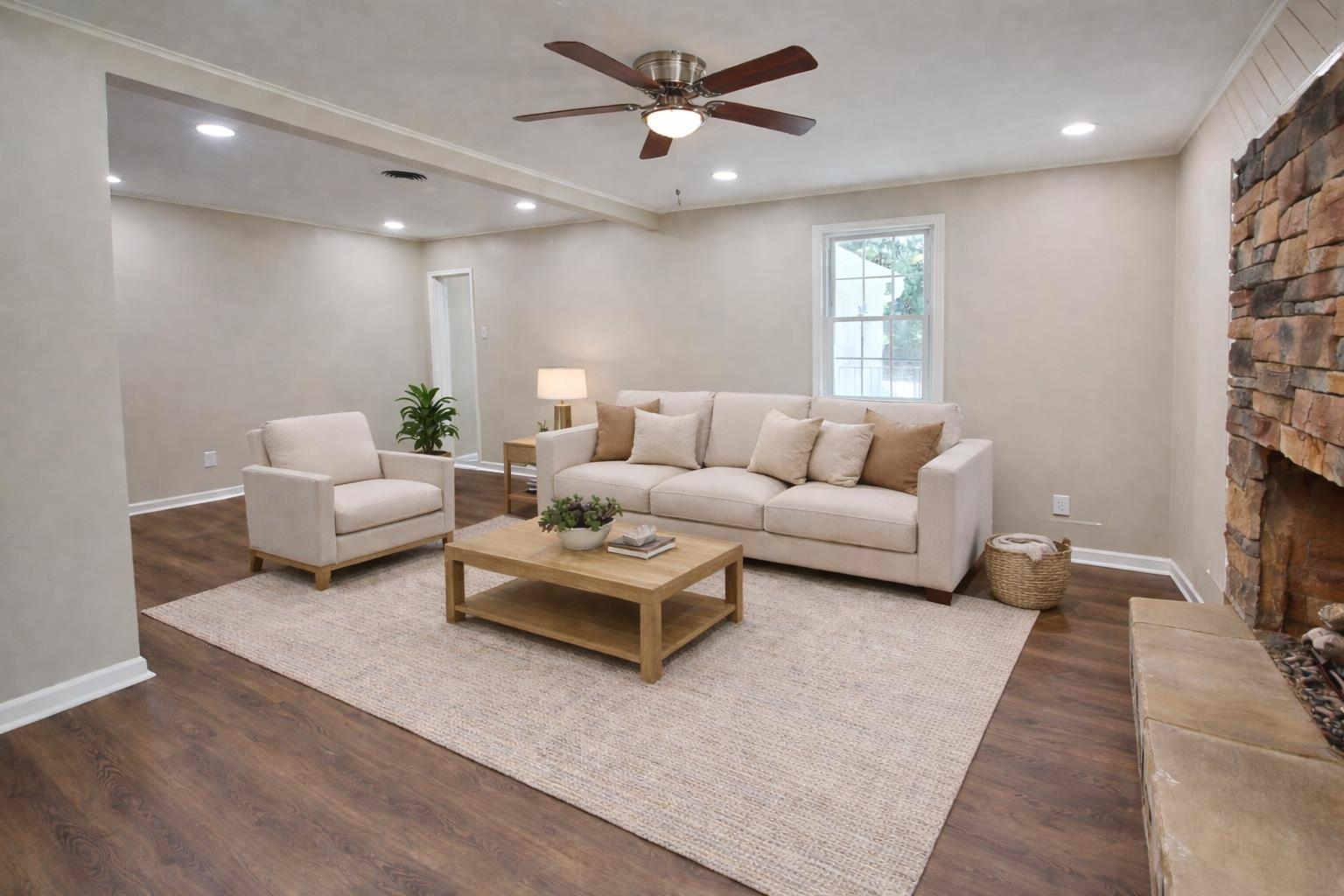 4869 Southern Road Memphis, TN 38117 - Photo 17 of 35 a living room with furniture and a couch