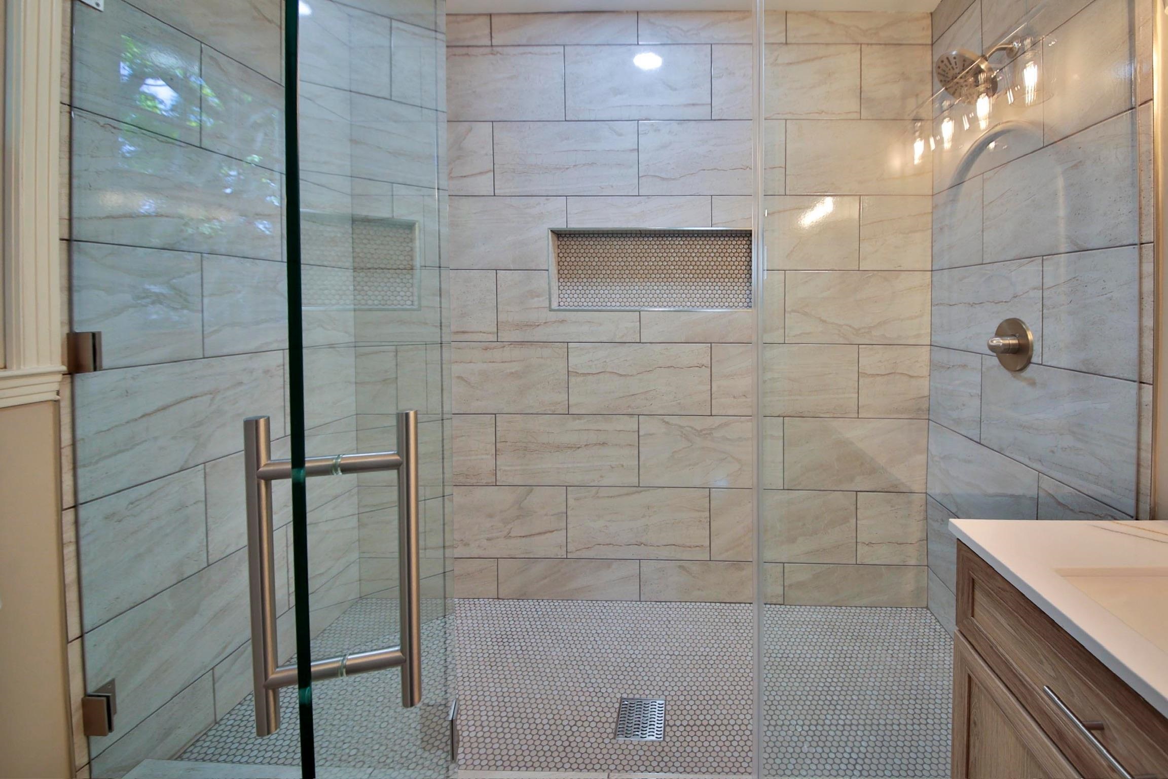 4869 Southern Road Memphis, TN 38117 - Photo 23 of 35 a bathroom with a shower
