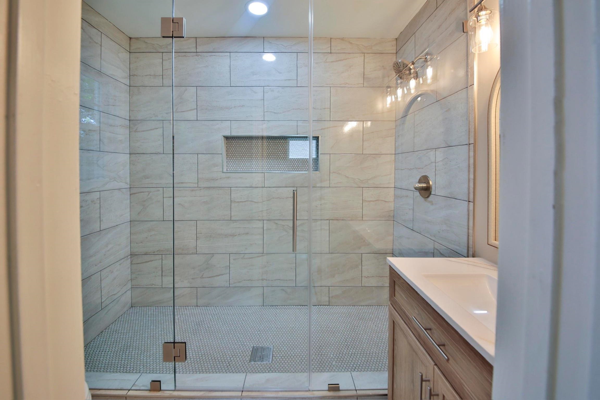4869 Southern Road Memphis, TN 38117 - Photo 24 of 35 a bathroom with a shower